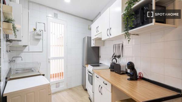 Chambre à louer dans un appartement de 3 chambres à Madrid