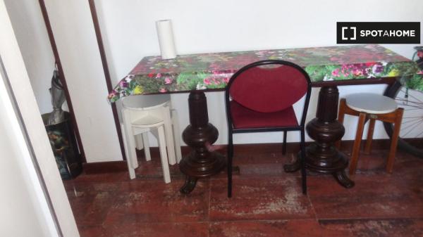 Room for rent in 3-bedroom apartment in Santander