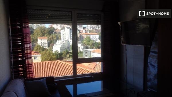 Room for rent in 3-bedroom apartment in Santander