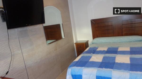 Room for rent in 3-bedroom apartment in Santander