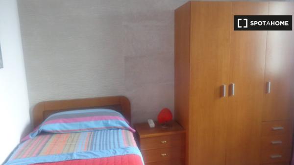 Zimmer zu vermieten in 3-Zimmer-Wohnung in Santander