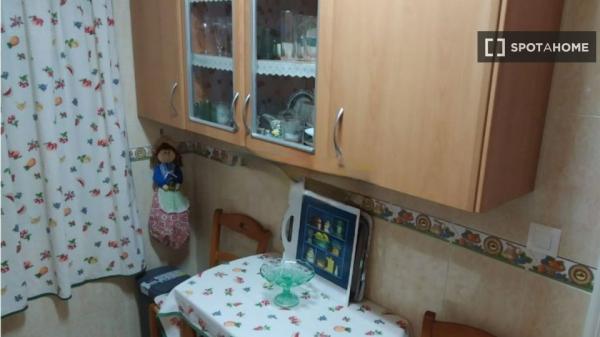 Apartamento de 3 dormitorios en alquiler en Nervión, Sevilla