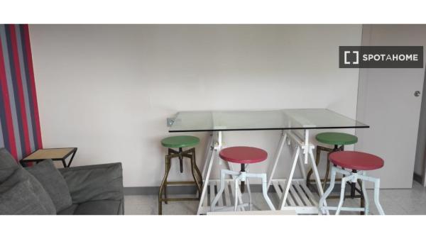 Room for rent in shared apartment in Oviedo