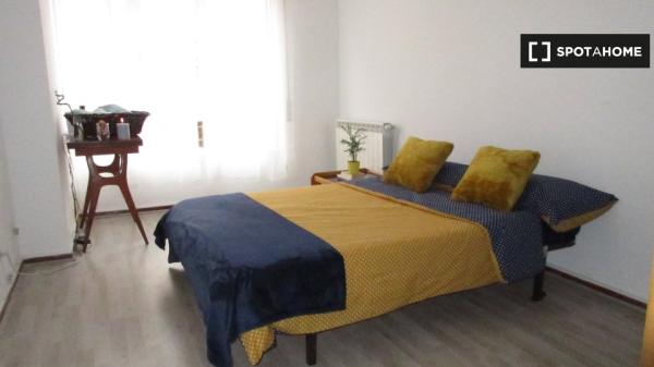 Room in shared apartment in Santander