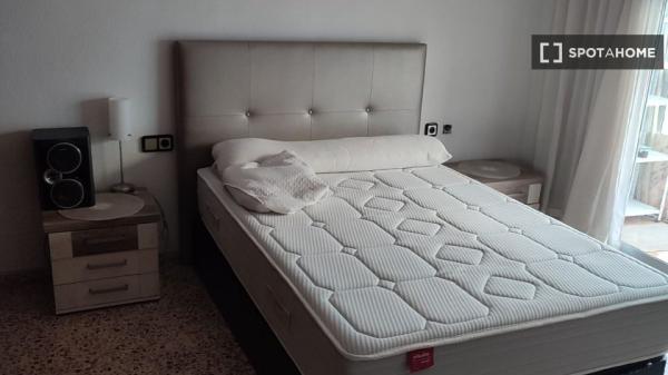 Zimmer zu vermieten in 3-Zimmer-Wohnung in Alicante