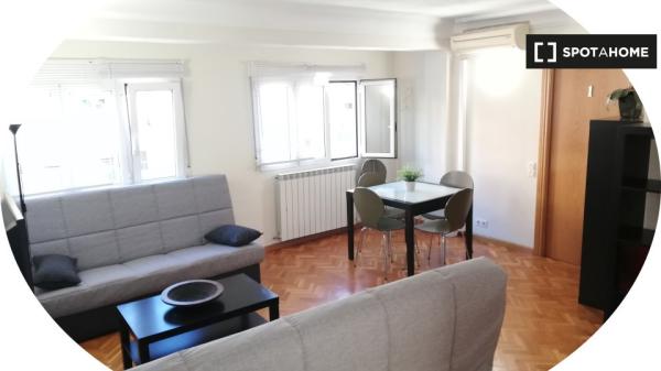 Habitación en piso compartido en Delicias, Zaragoza