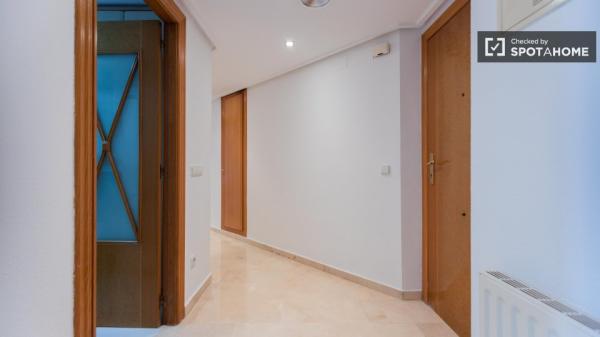 Apartamento de 2 dormitorios en alquiler en Quatre Carreres, Valencia