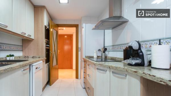 Apartamento de 2 dormitorios en alquiler en Quatre Carreres, Valencia