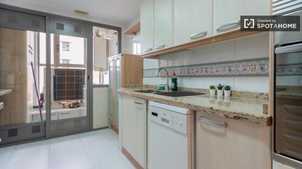 Apartamento de 2 dormitorios en alquiler en Quatre Carreres, Valencia