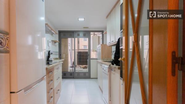 Apartamento de 2 dormitorios en alquiler en Quatre Carreres, Valencia