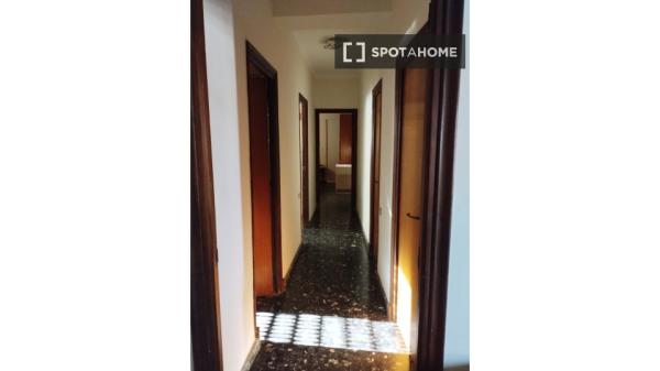 Room to rent in 2-bedroom apartment in San Miguel, Murcia