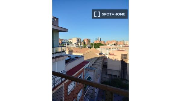 Se alquila habitación en apartamento de 2 dormitorios en San Miguel, Murcia