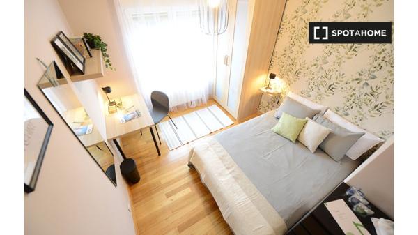 Habitación en alquiler en un apartamento de 3 dormitorios en Txurdinaga, Bilbao