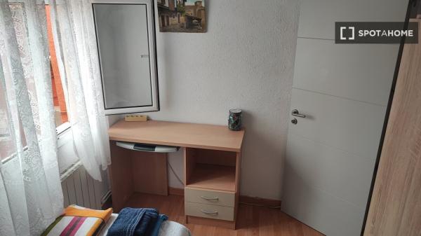 Chambre à louer dans un appartement de 3 chambres à Santander