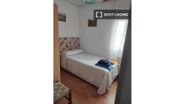 Zimmer zu vermieten in 3-Zimmer-Wohnung in Santander