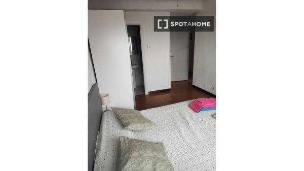 Zimmer zu vermieten in 3-Zimmer-Wohnung in Santander