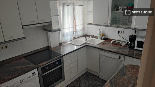 Room for rent in 3-bedroom apartment in Santander