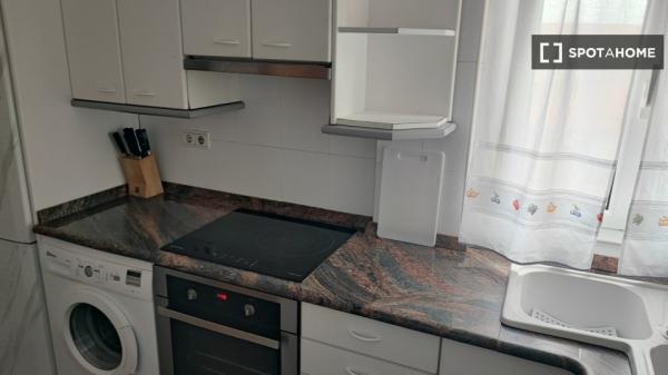 Room for rent in 3-bedroom apartment in Santander