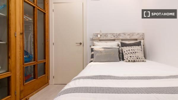 Room in shared apartment in Santander