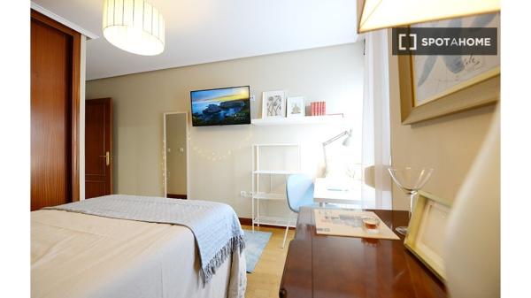 Zimmer zu vermieten in 4-Zimmer-Wohnung in Bilbao, Bilbao