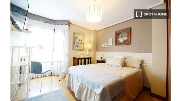 Room for rent in 4-bedroom apartment in Bilbao, Bilbao