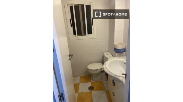 Quarto em apartamento compartilhado em Alicante (Alacant)