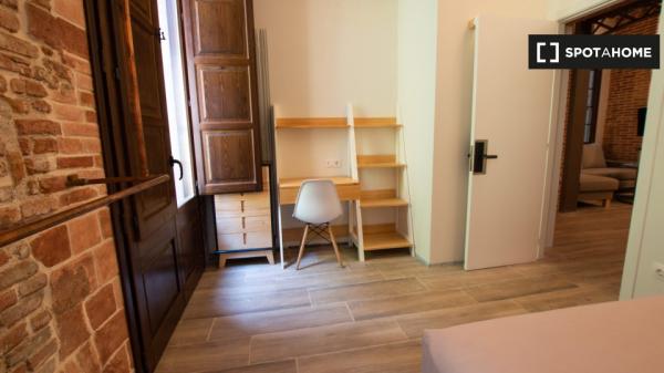 Se alquila habitación en piso de 4 dormitorios en Barcelona