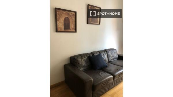 Se alquila habitación en piso de 4 dormitorios en El Born, Barcelona