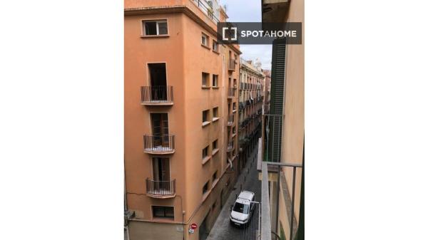 Se alquila habitación en piso de 4 dormitorios en El Born, Barcelona