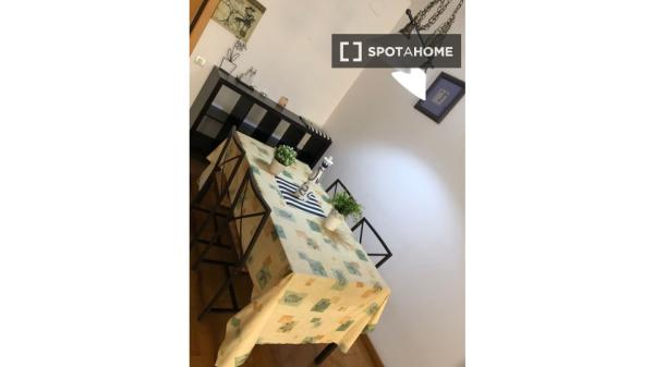 Se alquila habitación en piso de 4 dormitorios en El Born, Barcelona