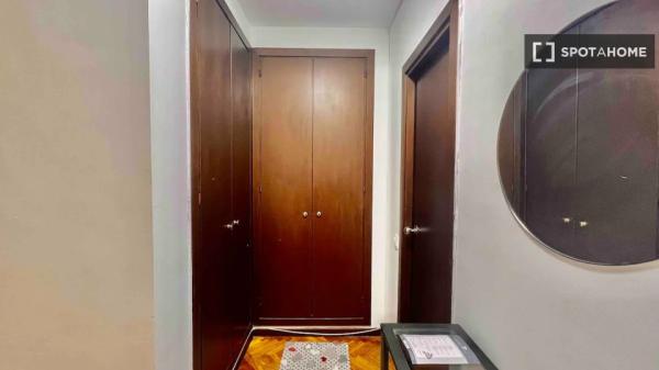 Se alquila habitación en piso de 7 dormitorios en Madrid