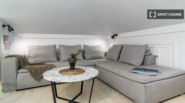 Apartamento de 2 dormitorios en alquiler en Marbella, Marbella