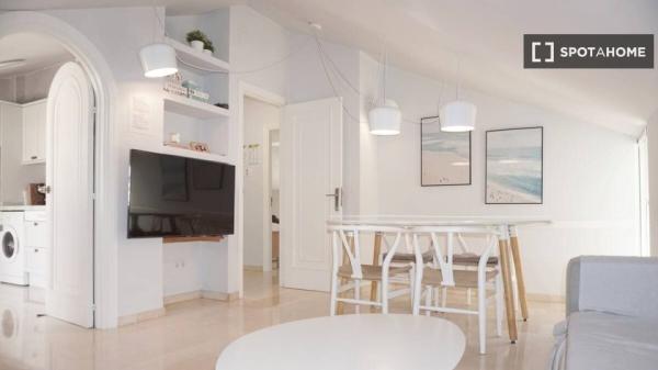 Apartamento de 2 dormitorios en alquiler en Marbella, Marbella