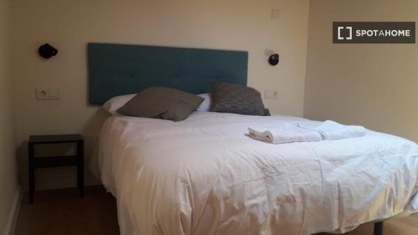 Zimmer zu vermieten in einer 10-Zimmer-Wohnung in Oviedo