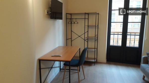 Chambre à louer dans un appartement de 10 chambres à Oviedo