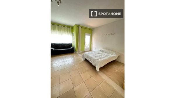 1-bedroom in shared apartment in Alicante