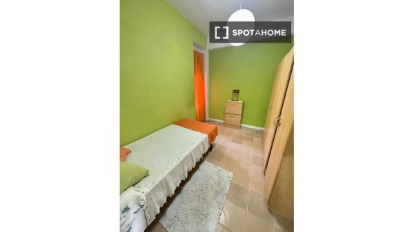 1-bedroom in shared apartment in Alicante