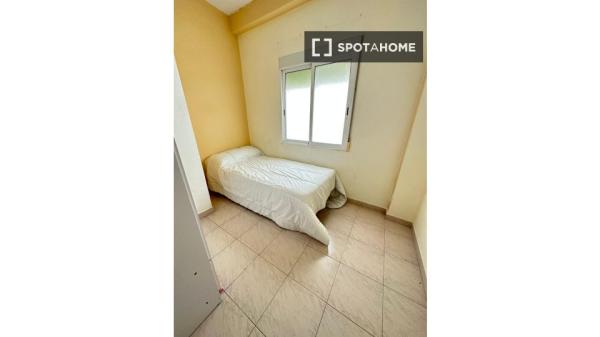 1-bedroom in shared apartment in Alicante