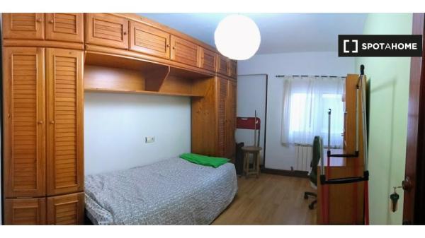 Zimmer zu vermieten in einer 3-Zimmer-Wohnung in Oviedo