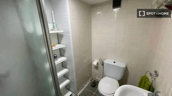 Piso completo de 2 dormitorios en Vigo