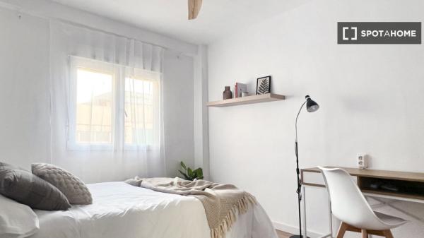 Room in shared apartment in Alicante (Alacant)