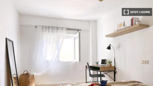 Quarto em apartamento compartilhado em Alicante (Alacant)