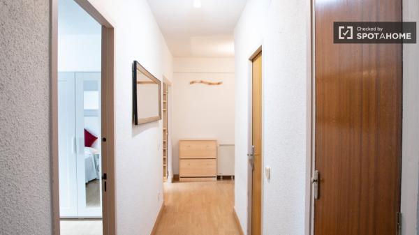 Room for rent in 4-bedroom apartment in Alcalá de Henares