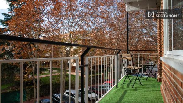 Chambre à louer dans un appartement de 4 chambres à Alcalá de Henares