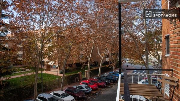 Chambre à louer dans un appartement de 4 chambres à Alcalá de Henares