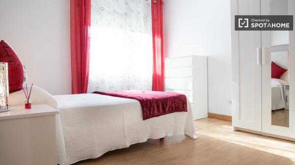 Zimmer zu vermieten in 4-Zimmer-Wohnung in Alcalá de Henares