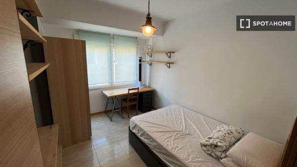 Room for rent in 4-bedroom apartment in Alcoi, Alacant