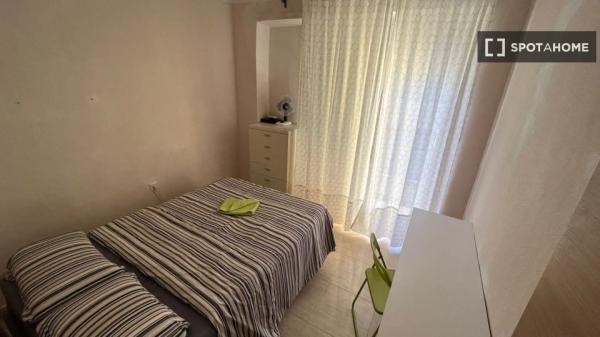 Room for rent in 4-bedroom apartment in Alcoi, Alacant