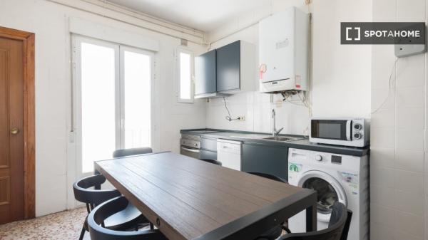 Se alquila habitación en piso compartido en Madrid