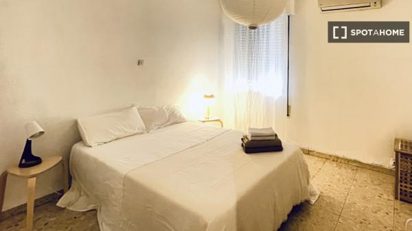 Apartamento de 4 habitaciones en alquiler en Casco Antiguo, Sevilla